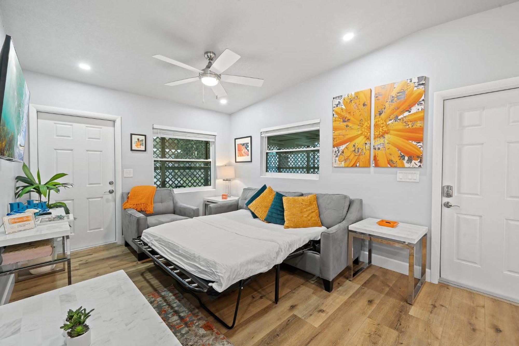 Midtown Cottage - In The Heart Of ココアビーチ エクステリア 写真